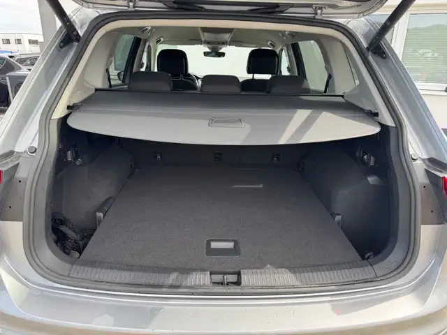 Volkswagen Tiguan Allspace view 27