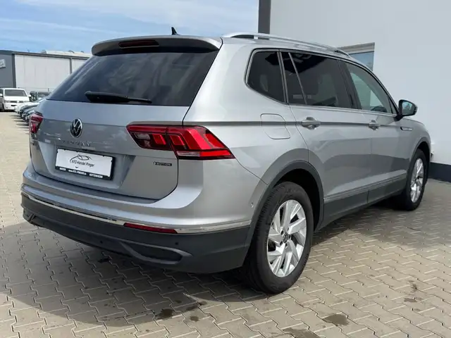 Volkswagen Tiguan Allspace view 6