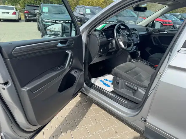Volkswagen Tiguan Allspace view 8