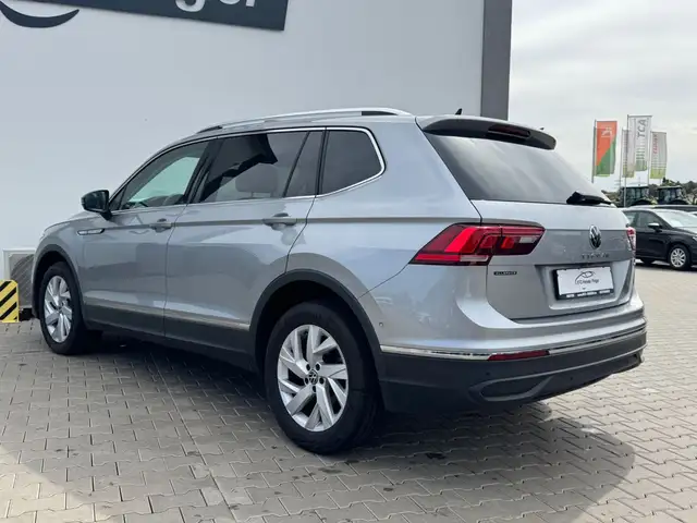 Volkswagen Tiguan Allspace view 5