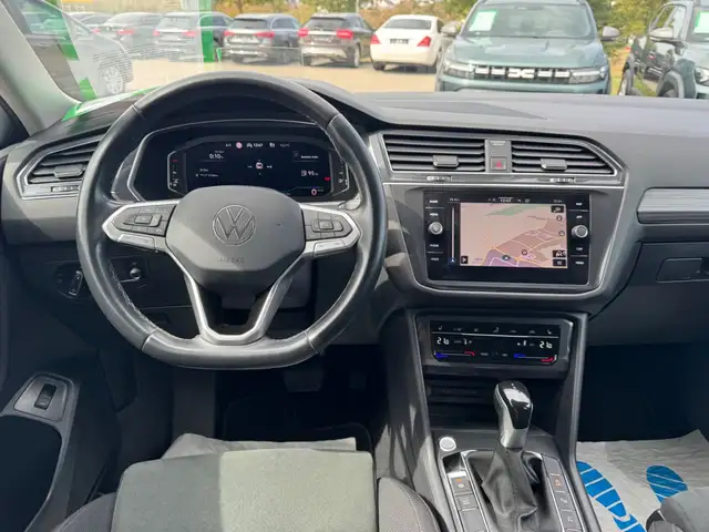 Volkswagen Tiguan Allspace view 12