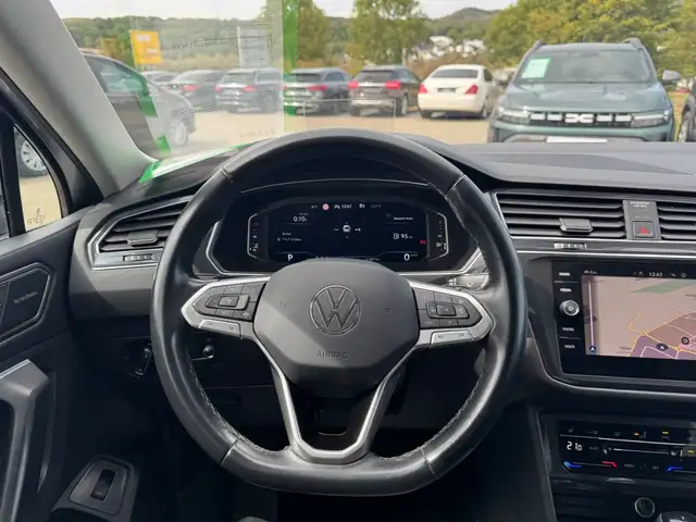 Volkswagen Tiguan Allspace view 13