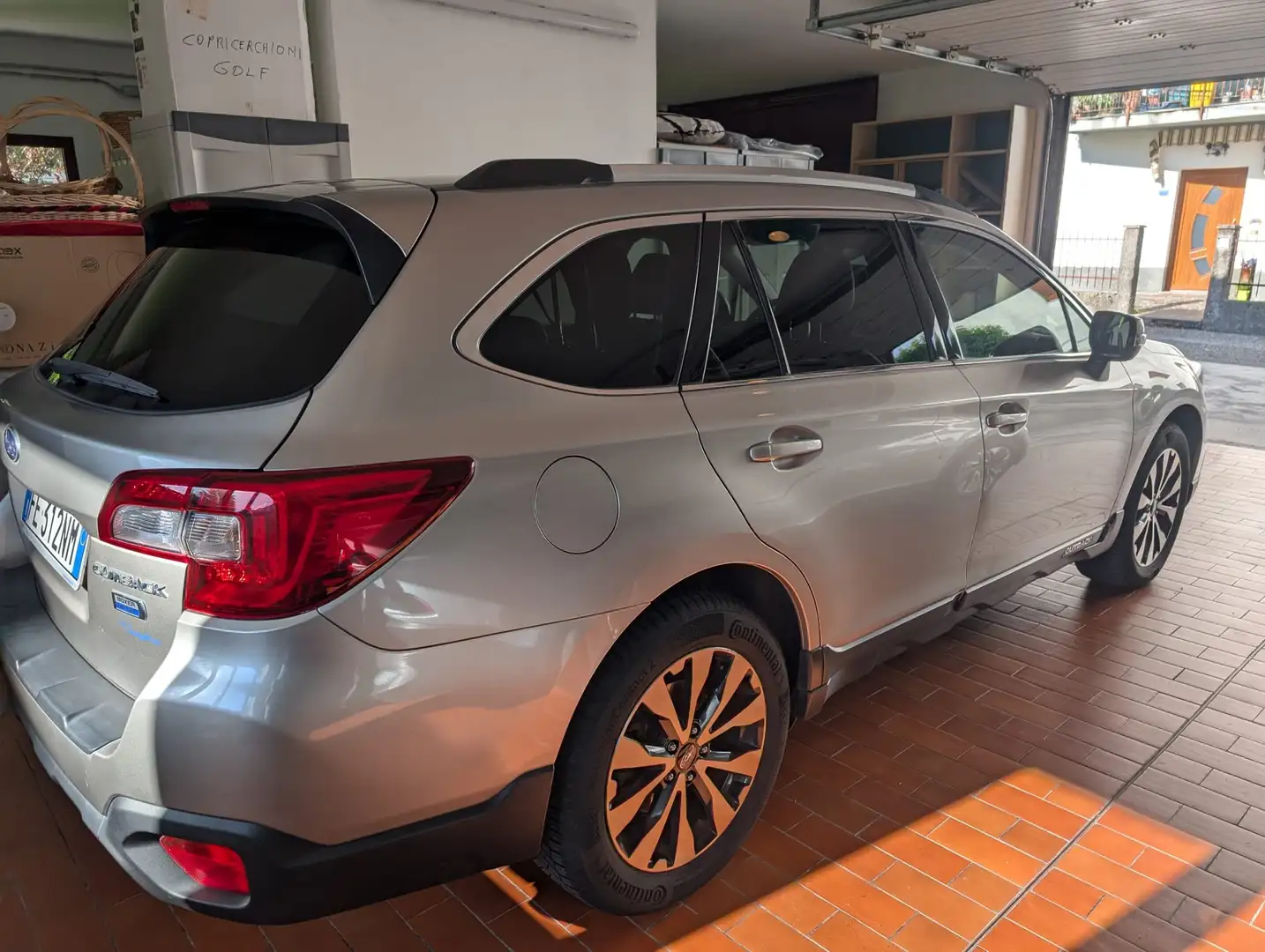 Subaru OUTBACK Outback V 2015 2.0d Unlimited lineartronic Argento - 2