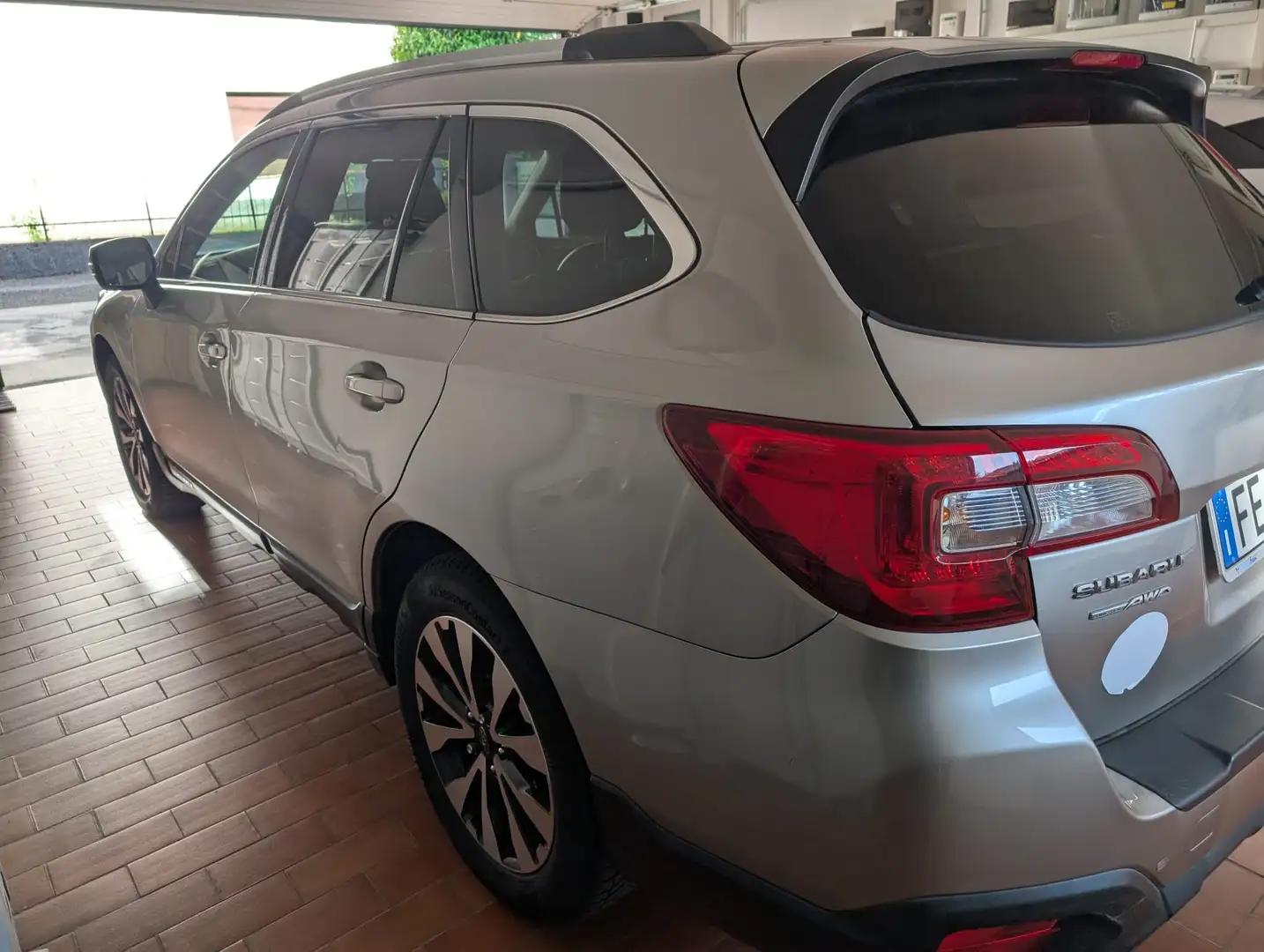 Subaru OUTBACK Outback V 2015 2.0d Unlimited lineartronic Argento - 1