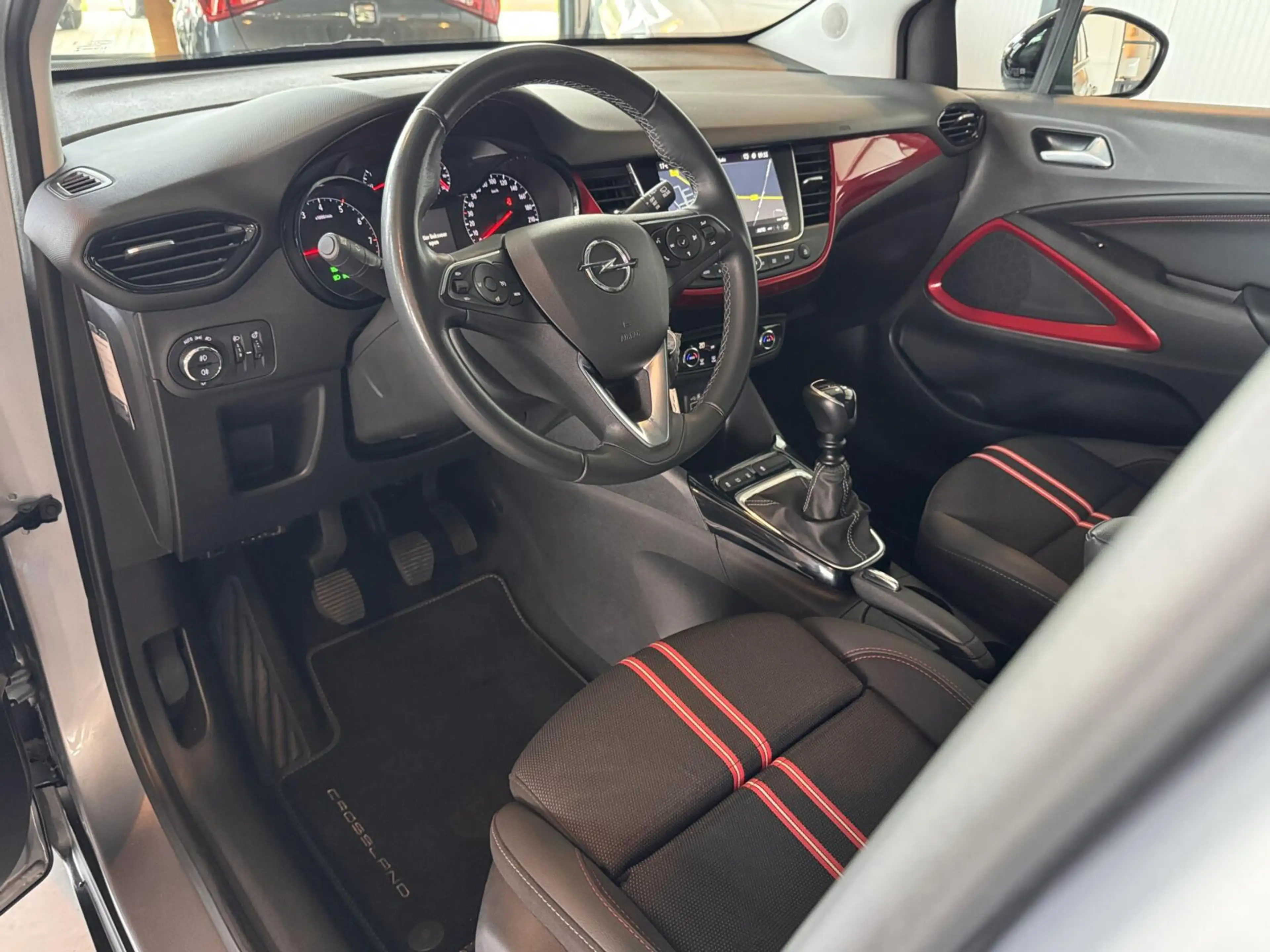 Opel Crossland 1.2 Turbo GS Line — photo 2