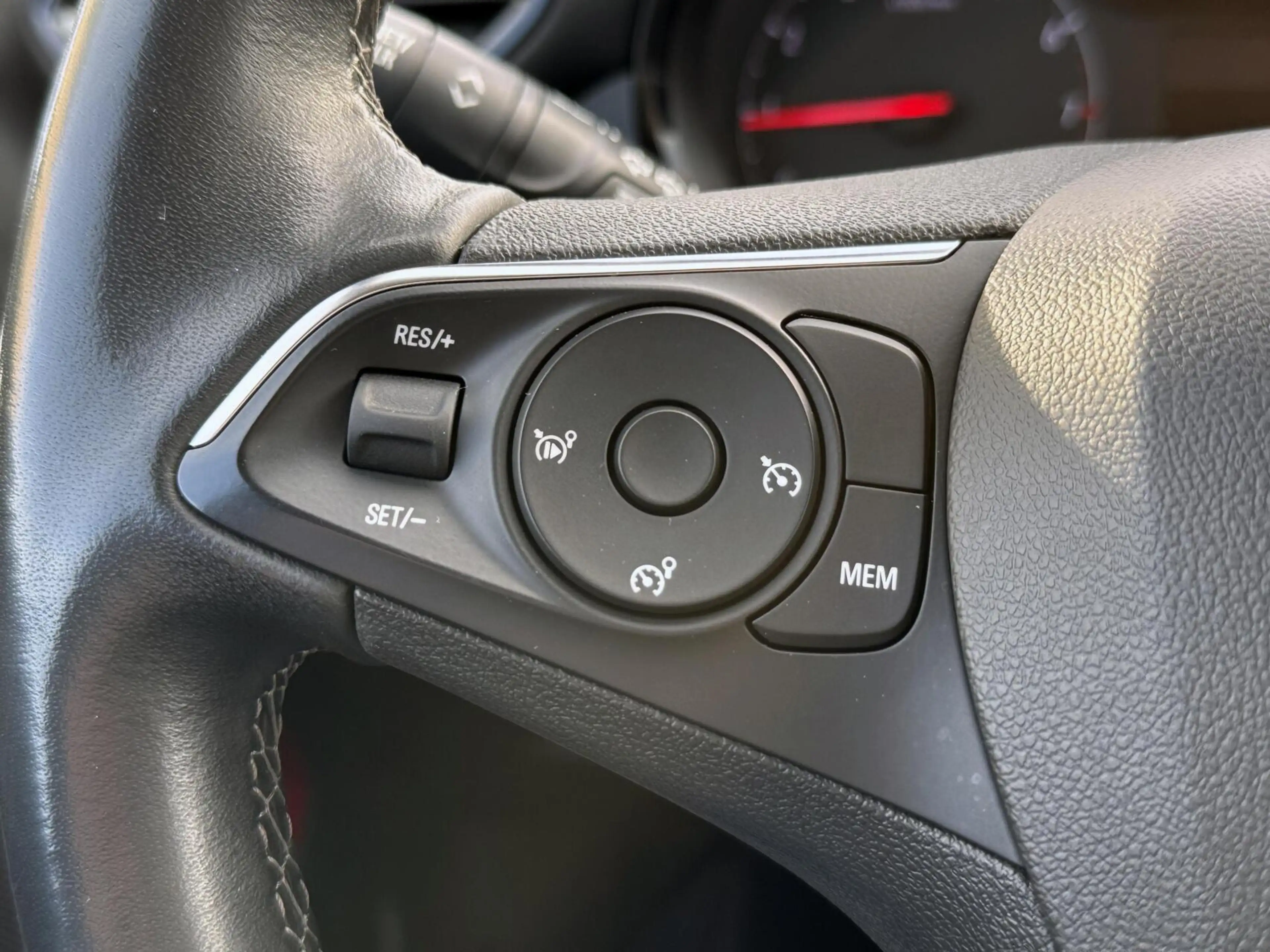 Opel Crossland 1.2 Turbo GS Line — photo 12
