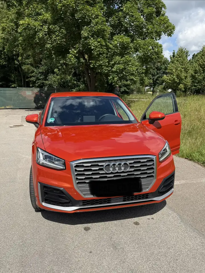 Audi Q2 30 TDI S tronic design — photo 1 of 11