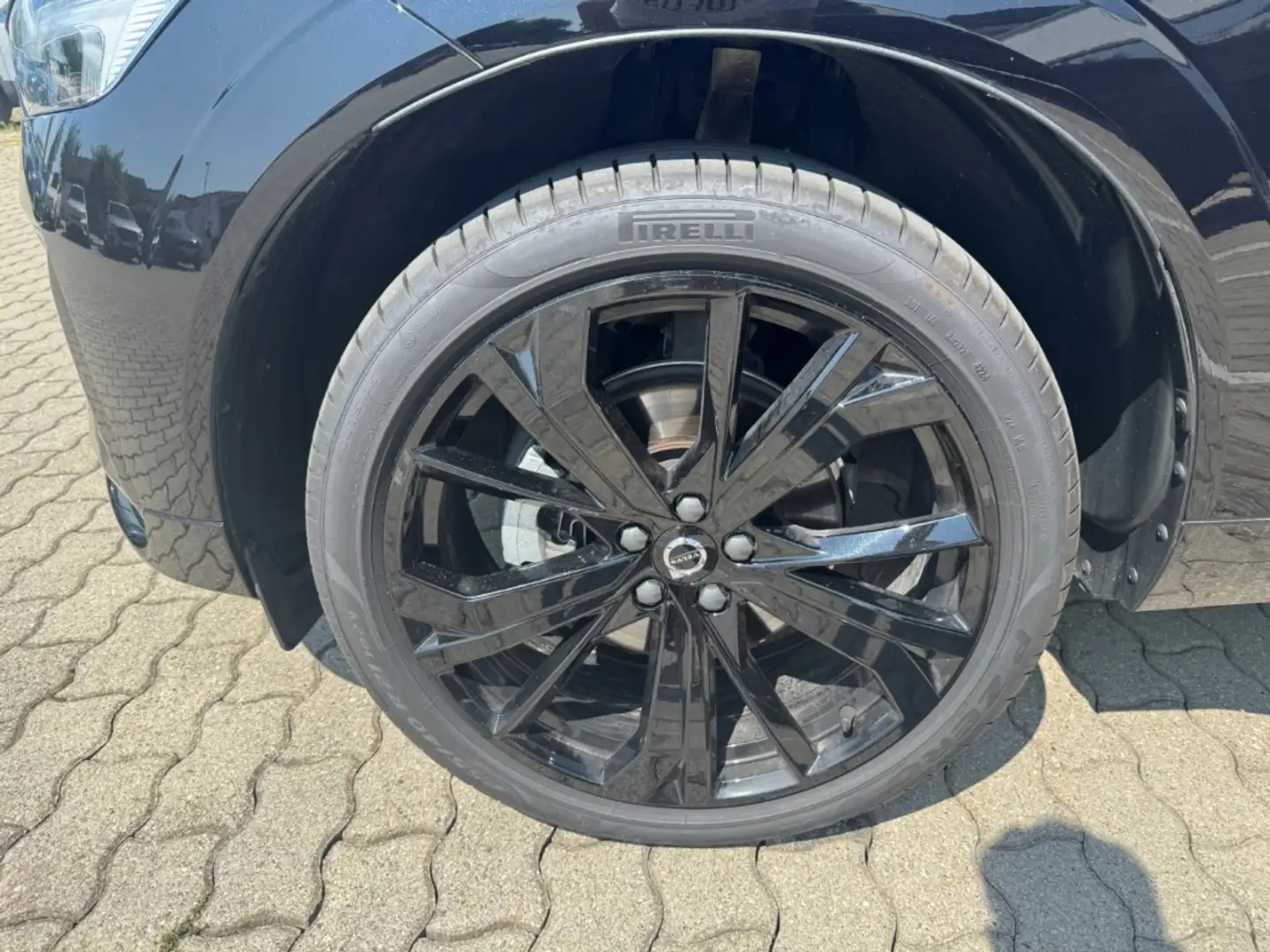 Volvo XC60 Plus Black Edition AWD B5 Benzin EU6d Leder Digita Schwarz - 2