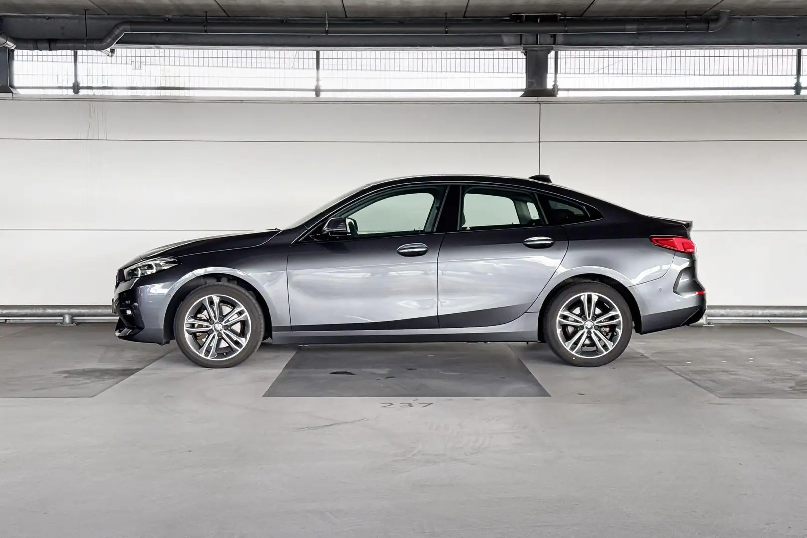 BMW 218 2 Serie Gran Coupé 218i Business Edition Plus Grijs - 2
