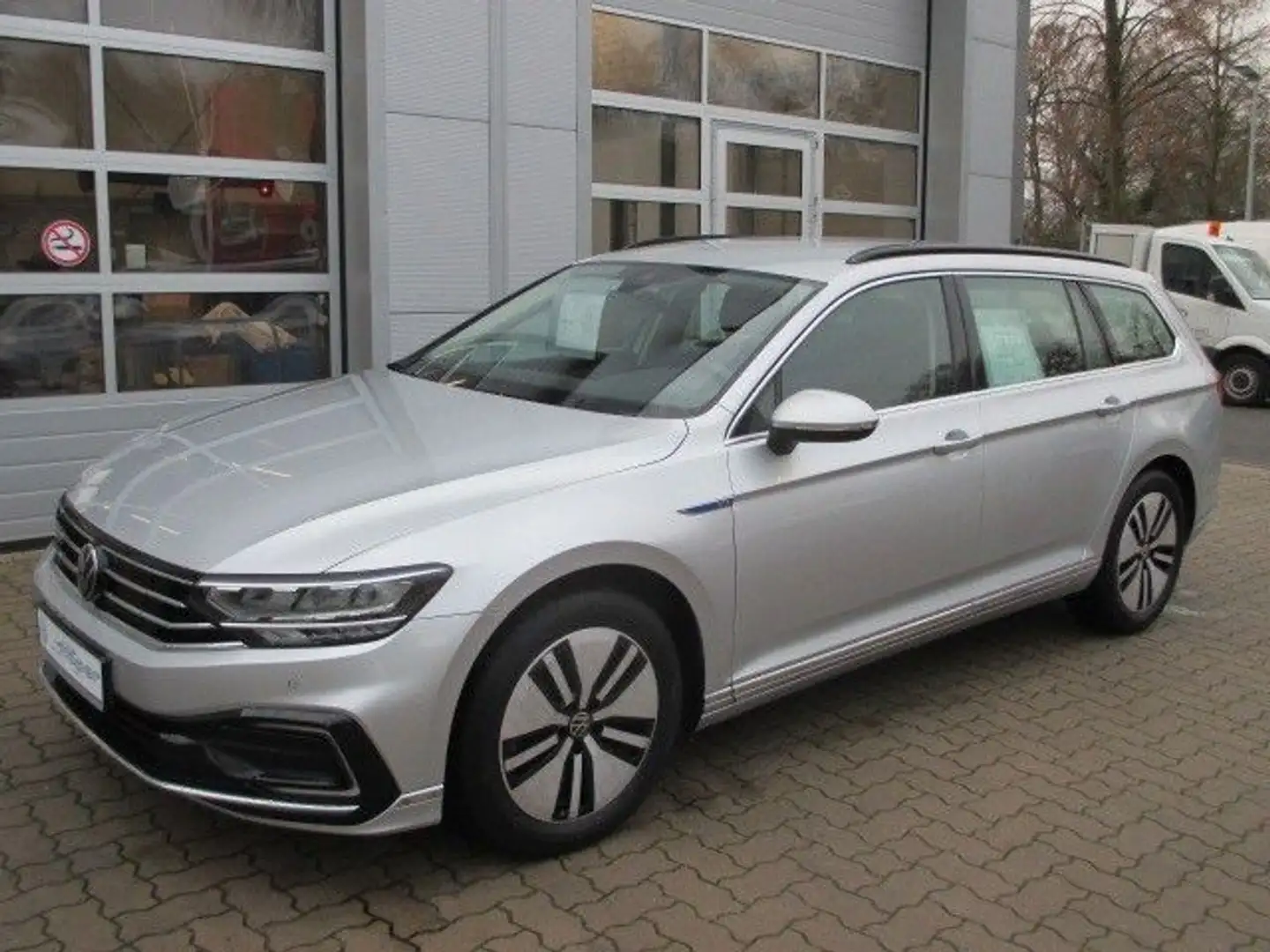 Volkswagen Passat Variant 1.4 TSI Hybrid GTE+LED+NAV Silber - 1