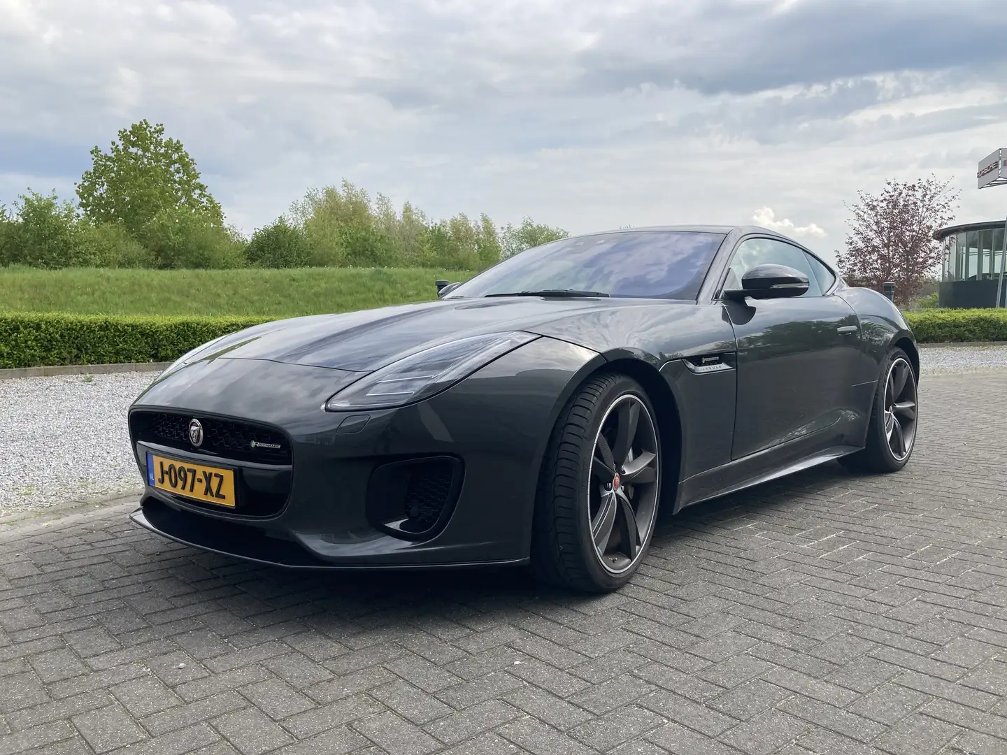 Jaguar F-Type 2.0T R-Dynamic P300, sportstoelen, weinig km !! Grijs - 2