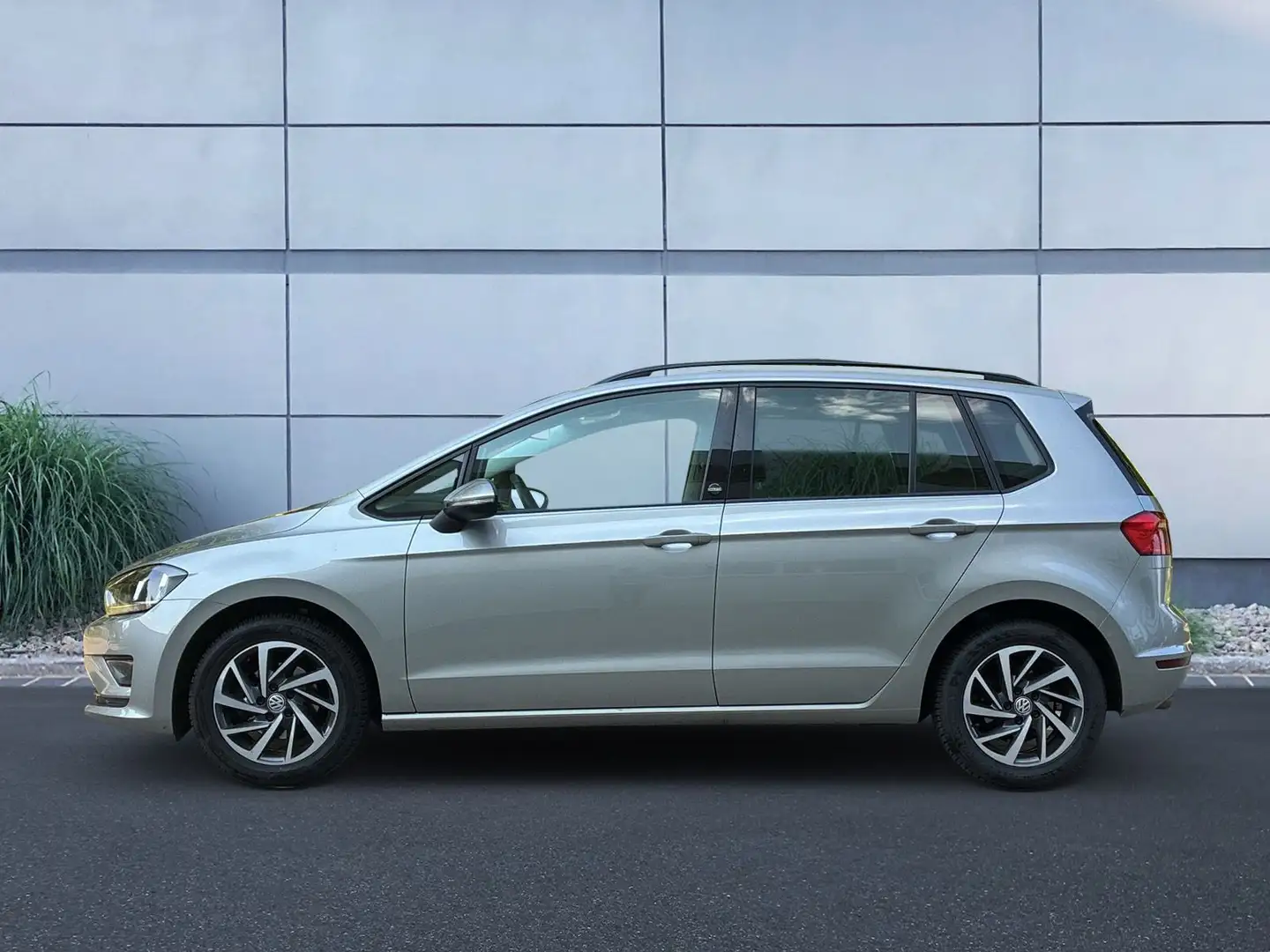 Volkswagen Golf Sportsvan 1.2 TSI SOUND srebrna - 2