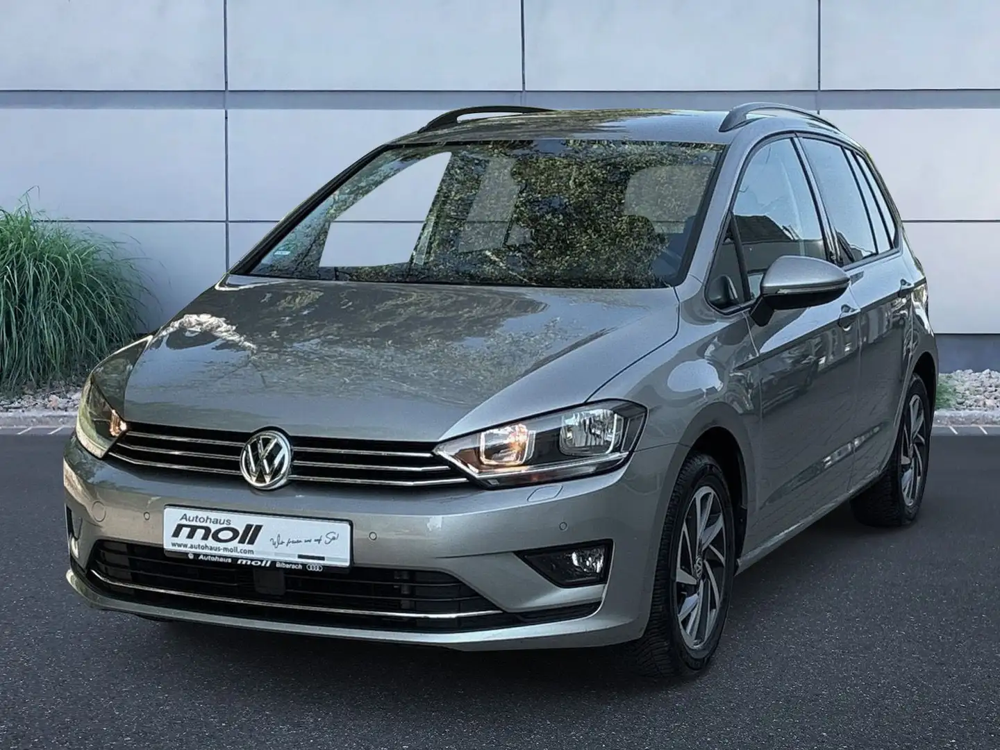 Volkswagen Golf Sportsvan 1.2 TSI SOUND srebrna - 1