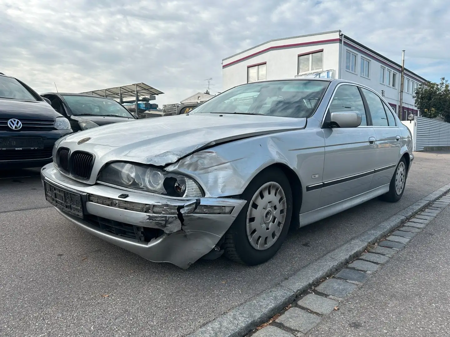 BMW 523 i Silber - 2