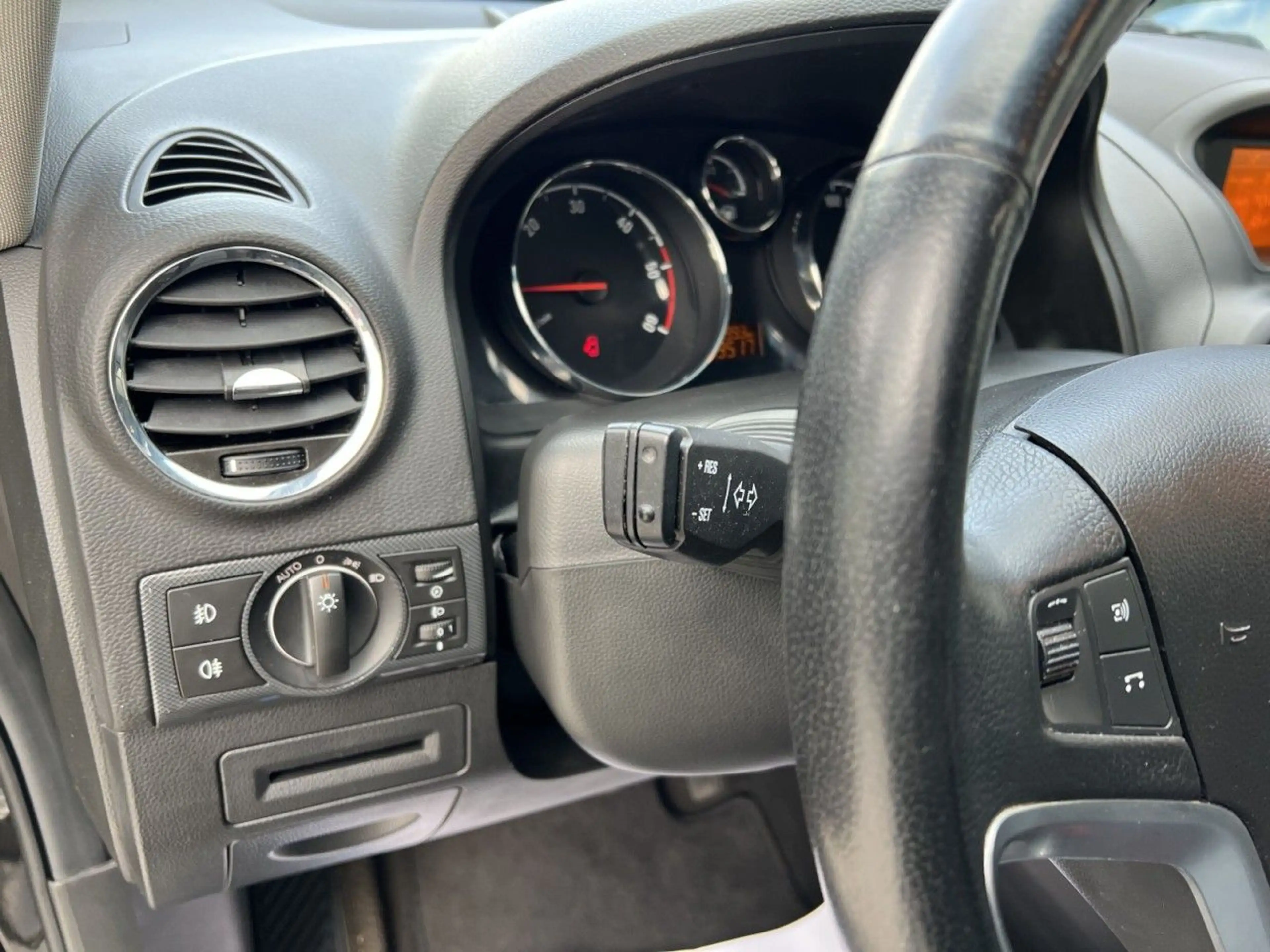 Opel Antara Design Edition 4x2*Automatik*AHK*PDC* — photo 10