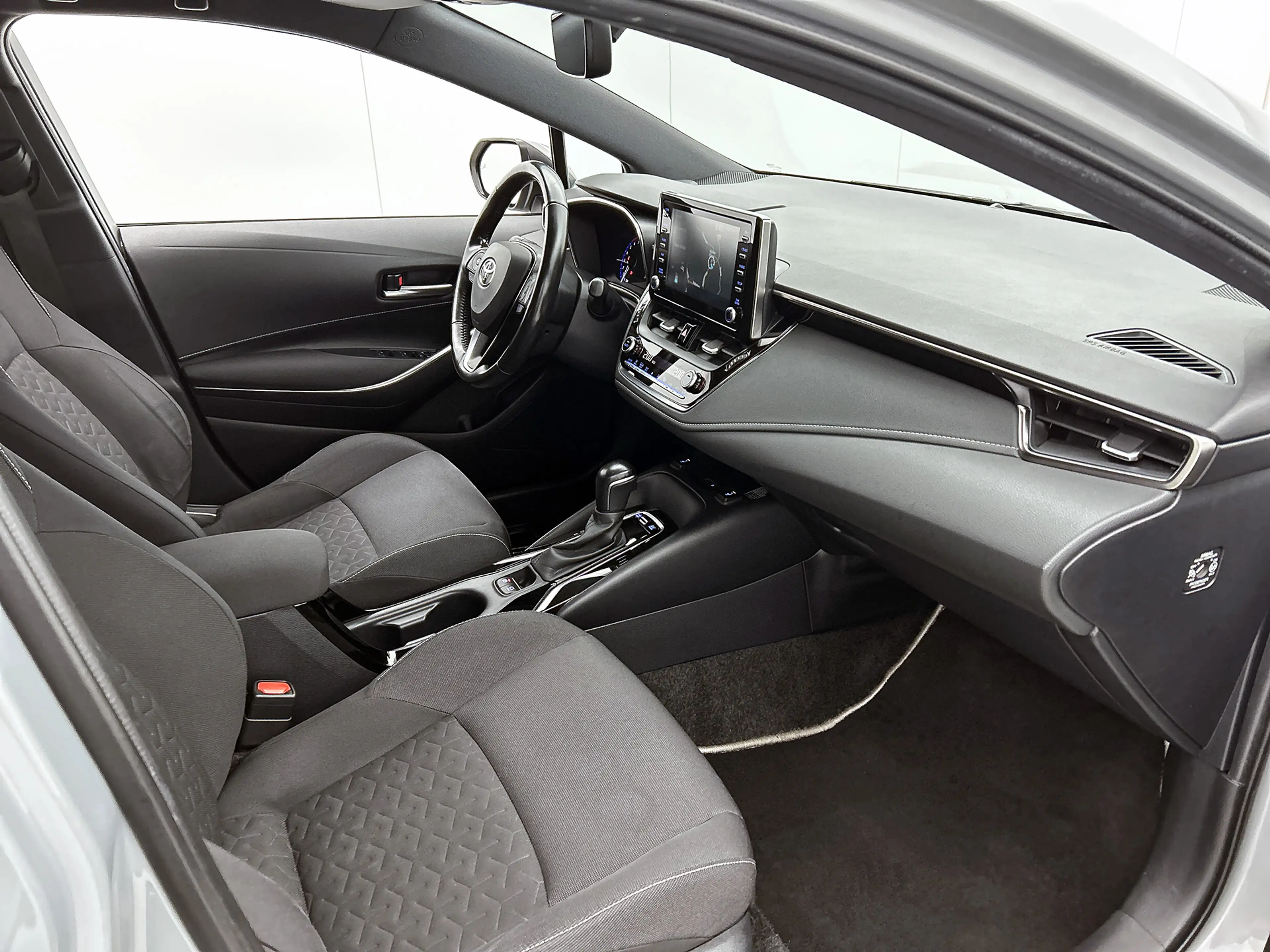 Toyota Corolla 1.8 Hybrid Dynamic — photo 6