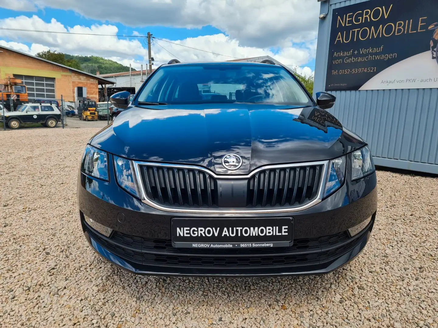 Skoda Octavia Combi Tour Schwarz - 2
