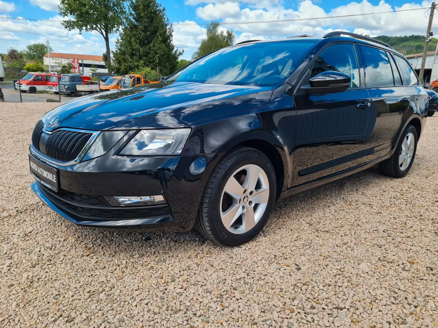 Skoda Octavia Combi Tour Schwarz - 1