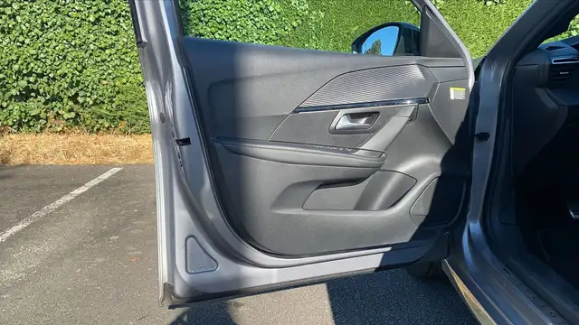 Peugeot 208 view 7