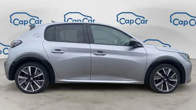 Peugeot 208 view 4