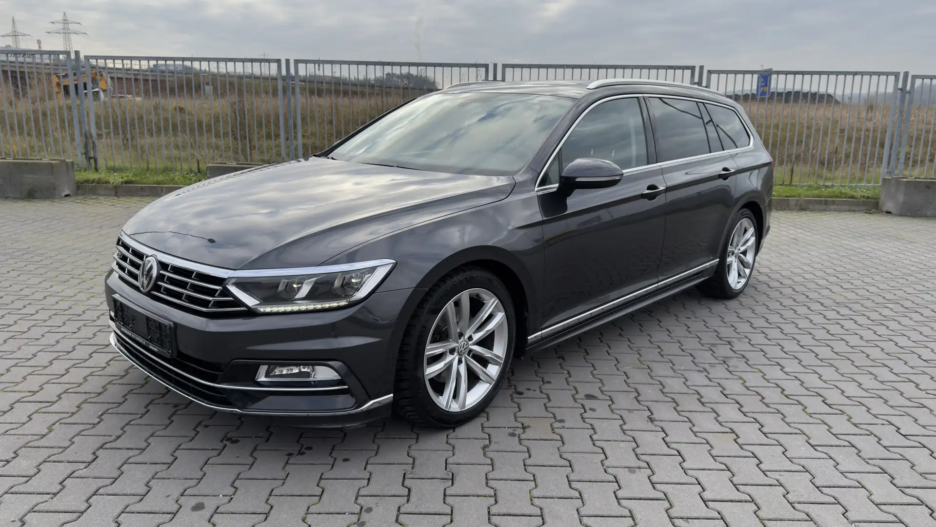Volkswagen Passat 2.0TDI R-Line Navi Apps Pano ACC PDC LED Černá - 2