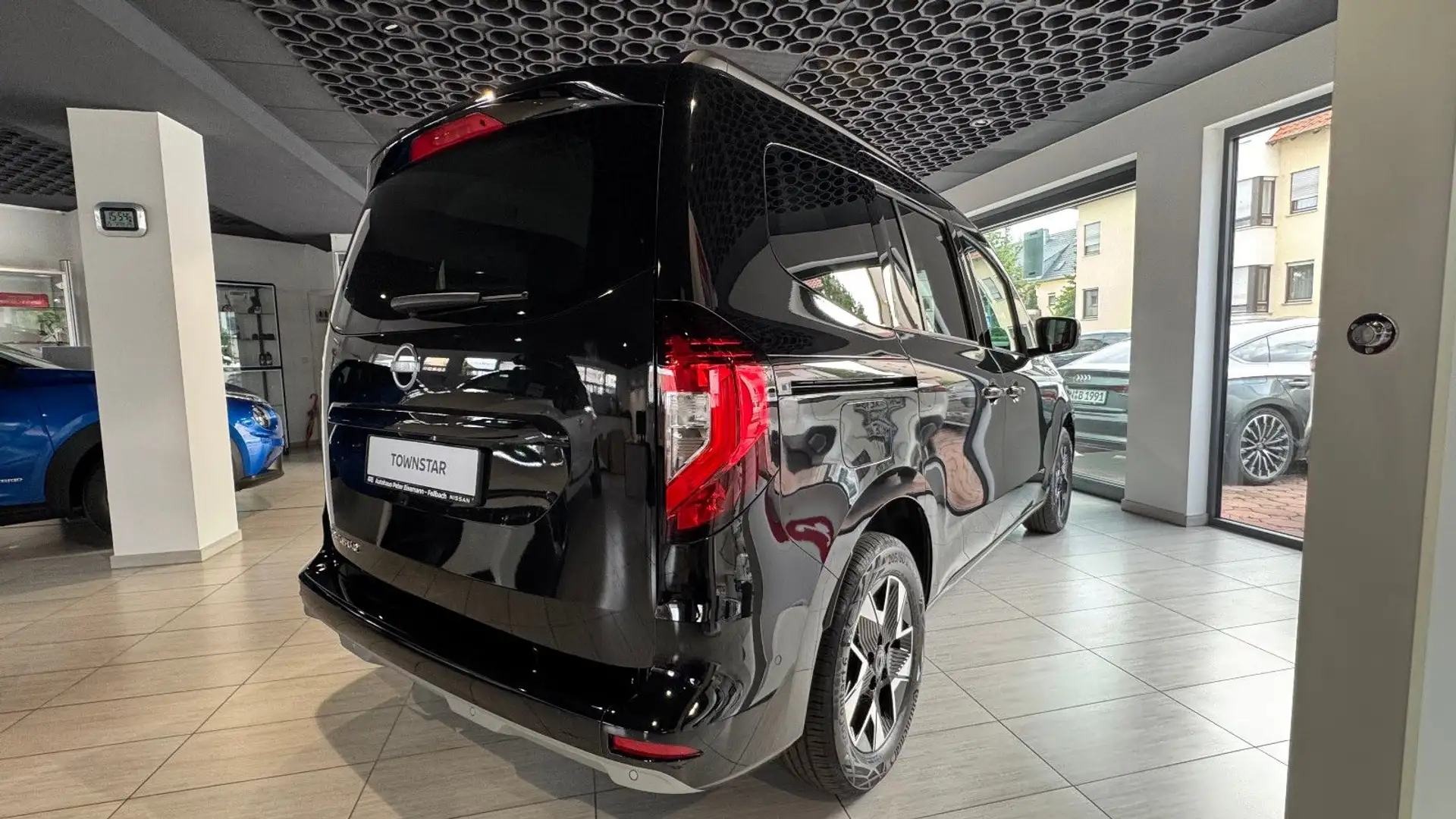 Nissan Townstar L1 DIG-T 130 TEKNA Schwarz - 2