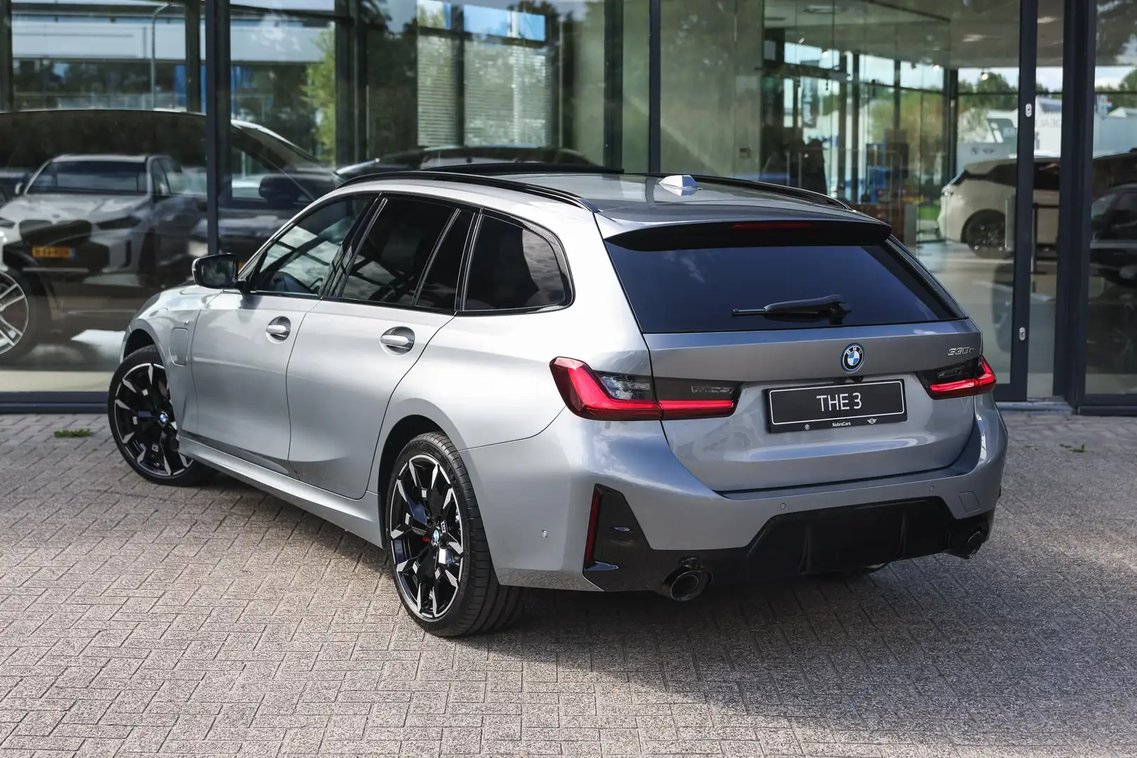 BMW 330 3 Serie Touring 330e High Executive Automaat / Pan Grijs - 2