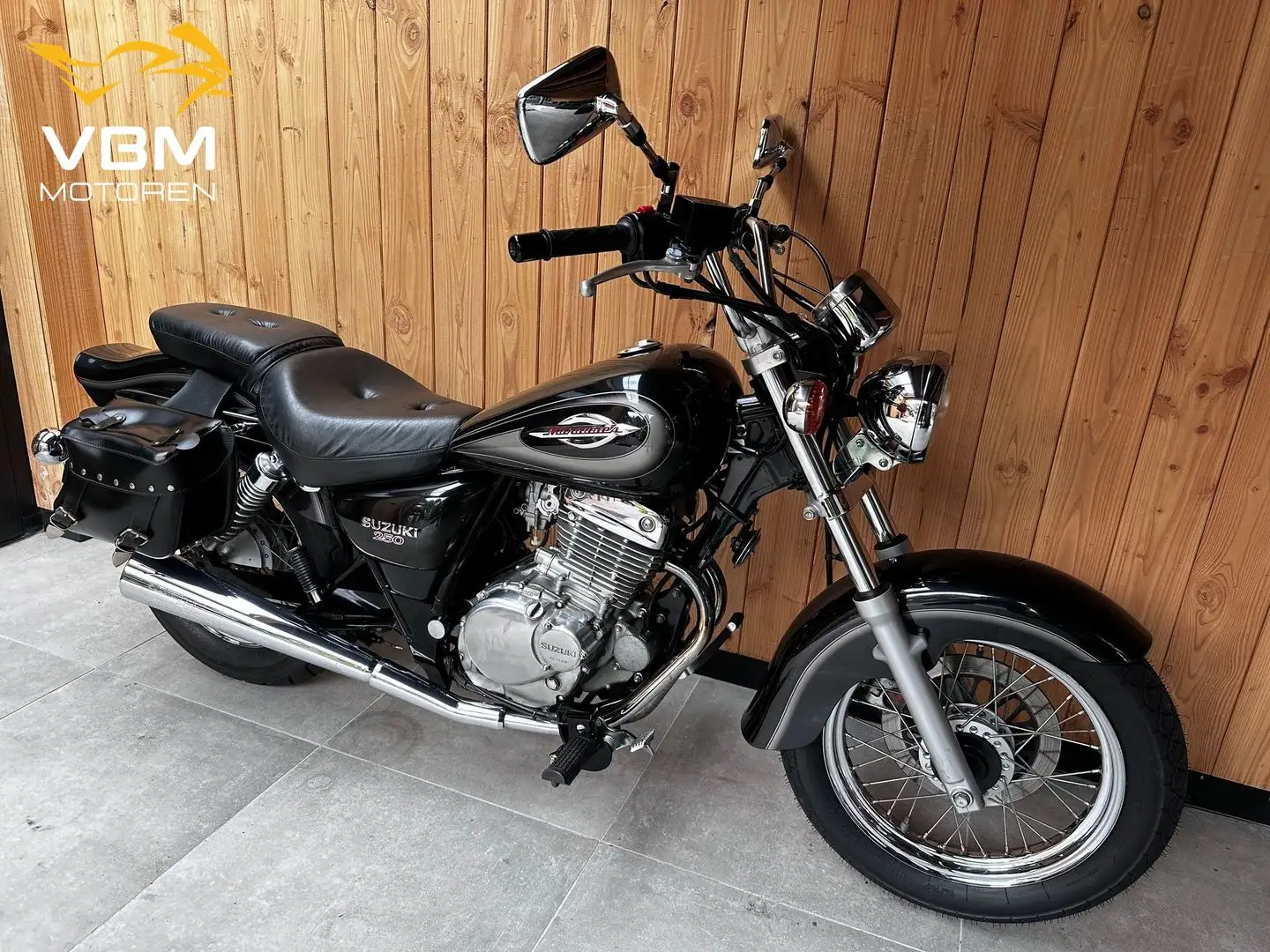 Suzuki GZ 250 MARAUDER Zwart - 2