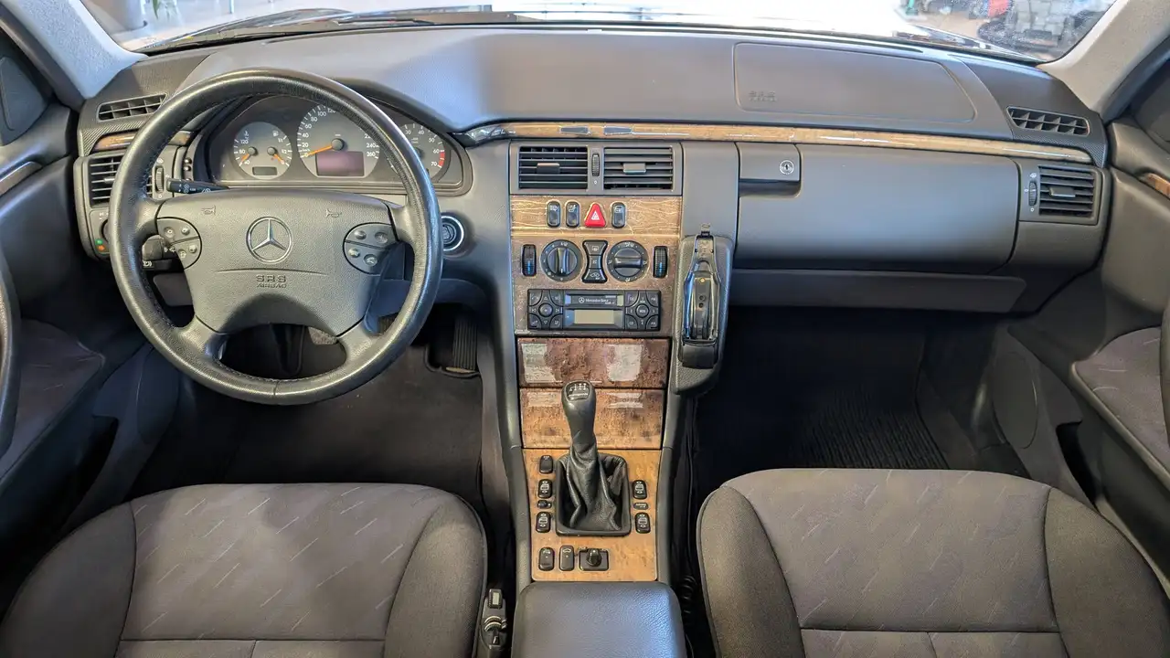 Mercedes-Benz E 280 AVANTGARDE Schiebedach Multikontursitze Xenon Anhängerkupplung Parktronic, foto 11
