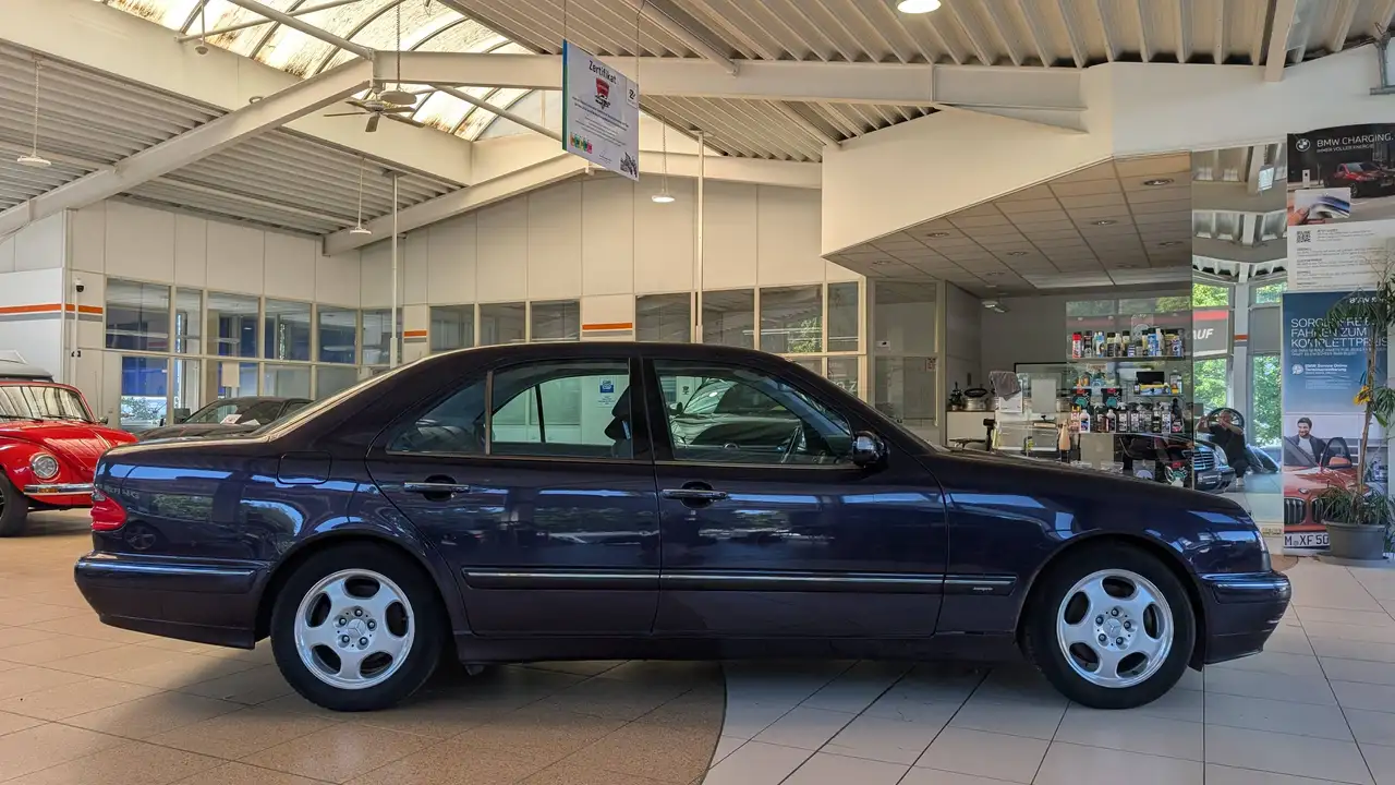 Mercedes-Benz E 280 AVANTGARDE Schiebedach Multikontursitze Xenon Anhängerkupplung Parktronic, foto 6