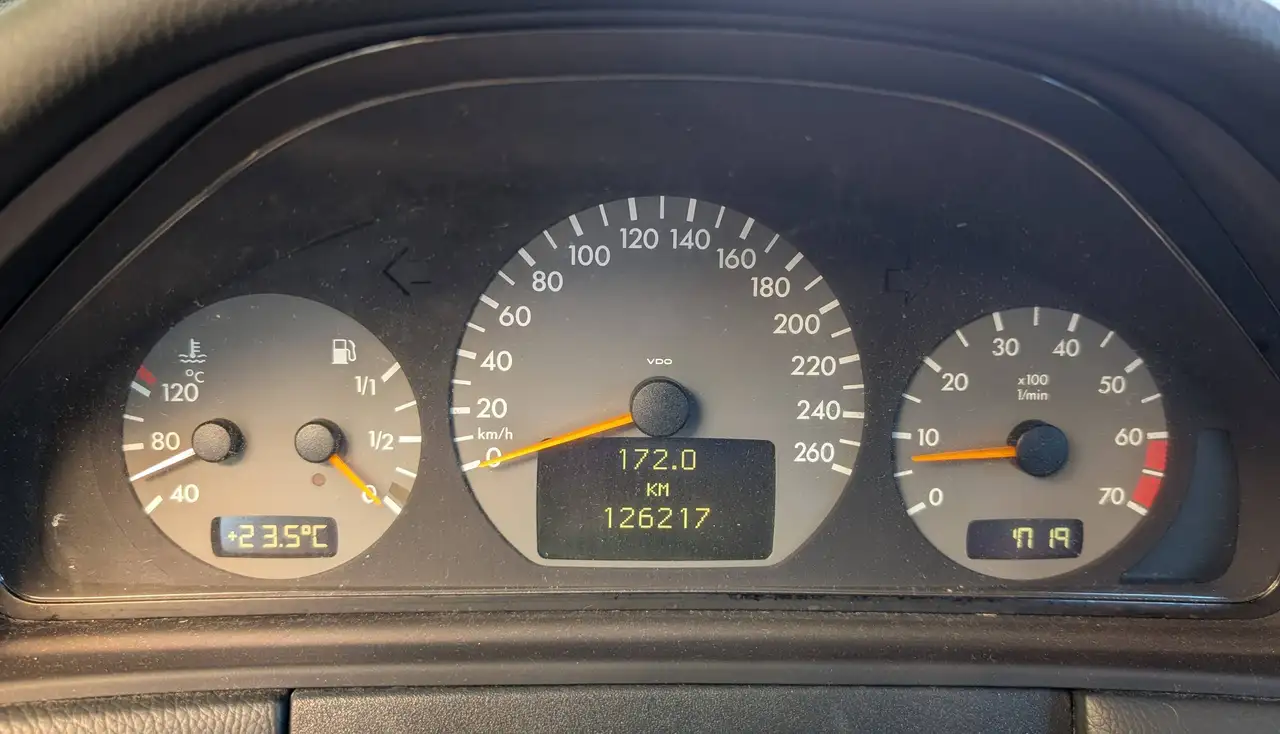 Mercedes-Benz E 280 AVANTGARDE Schiebedach Multikontursitze Xenon Anhängerkupplung Parktronic, foto 12