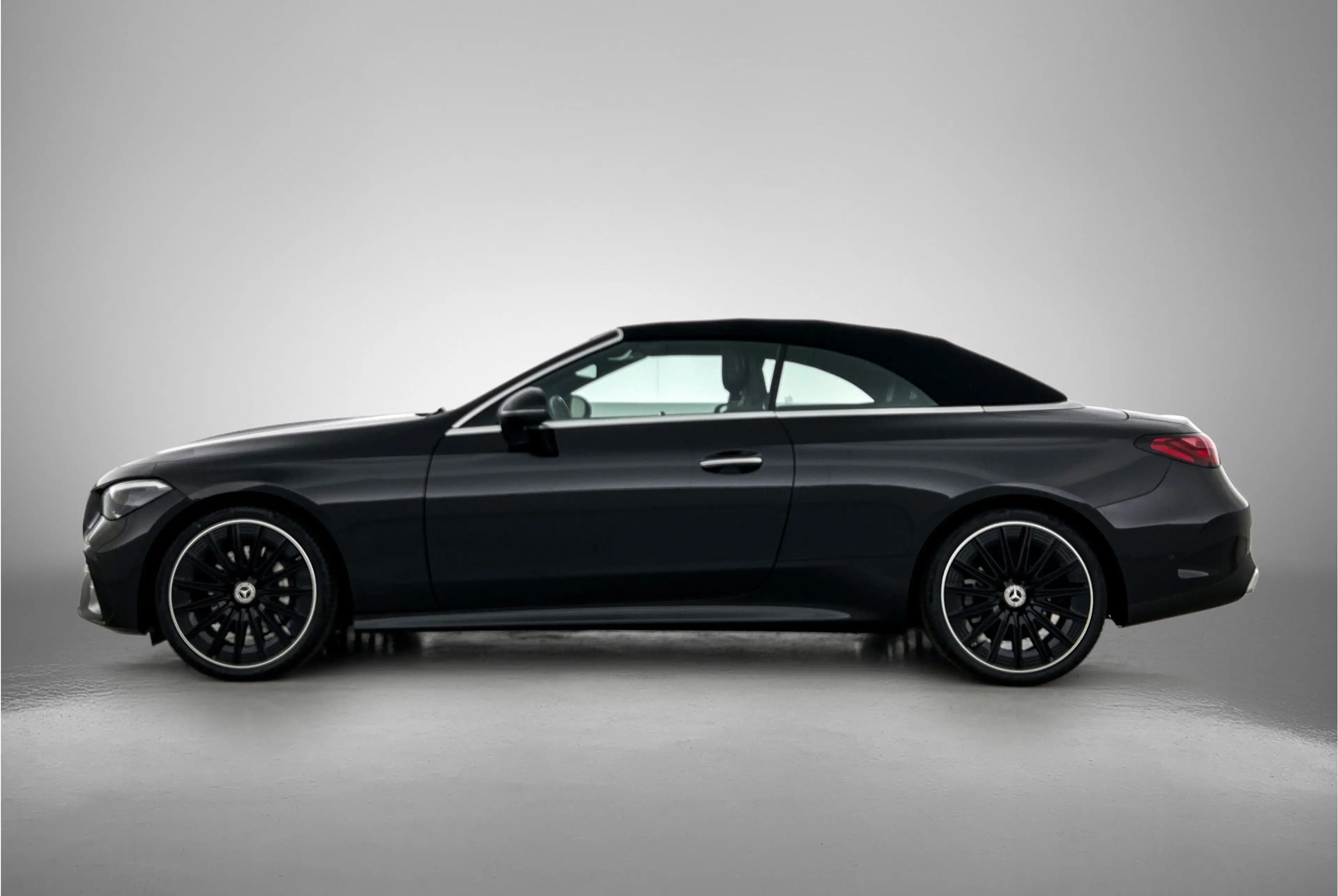 Mercedes-Benz CLE 180 Cabriolet AMG Line AMG Line | Night Pakket | 20 In — photo 3