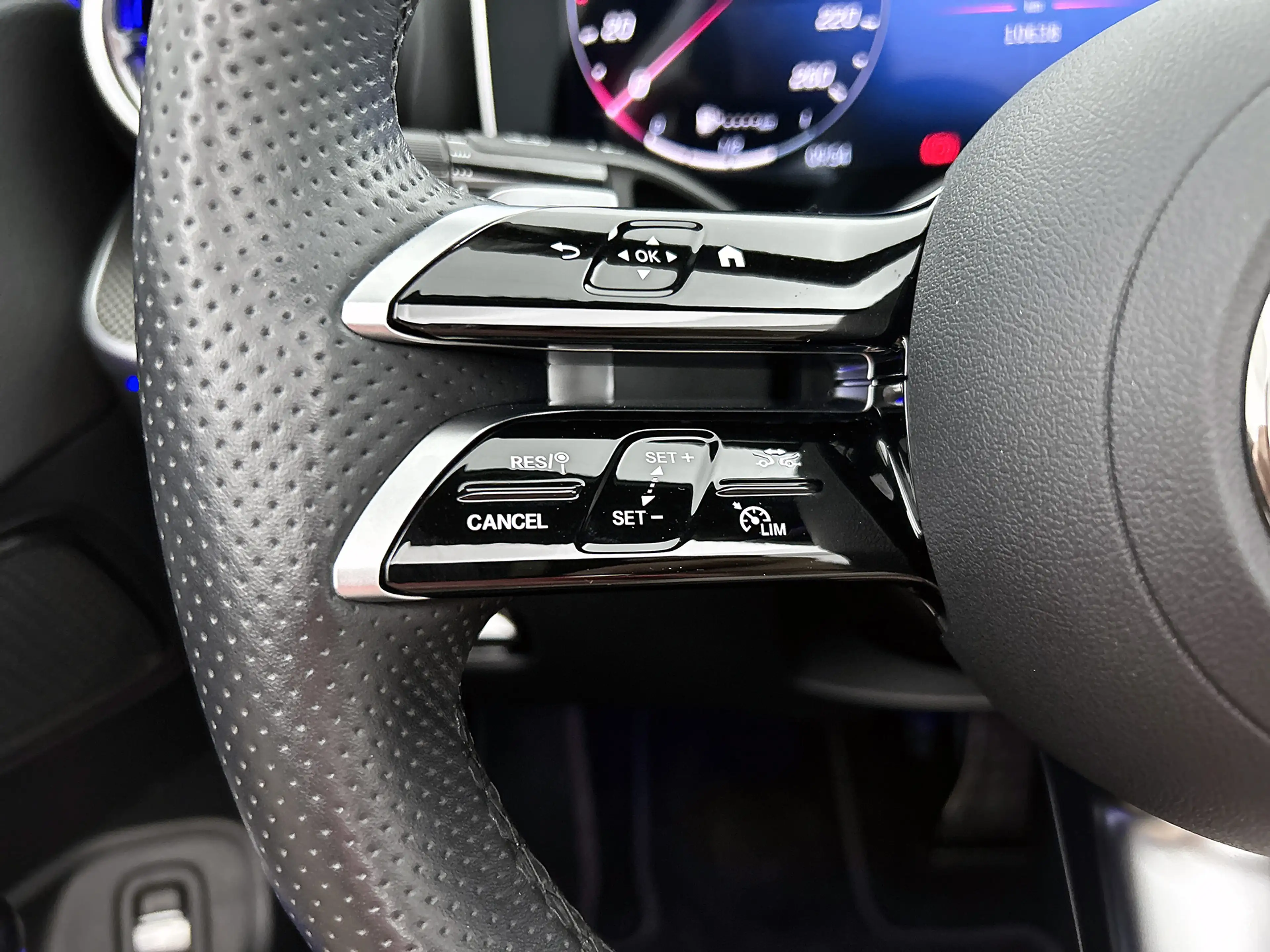 Mercedes-Benz CLE 180 Cabriolet AMG Line AMG Line | Night Pakket | 20 In — photo 14