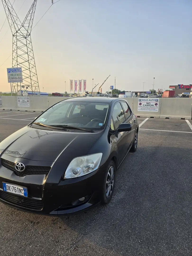 Toyota Auris Nero - 1