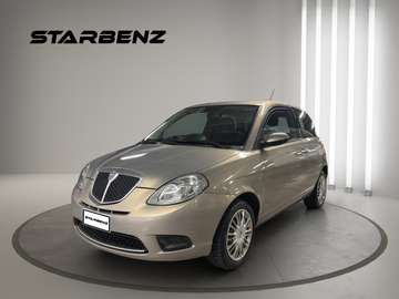 Ypsilon II 1.2 8v Versus