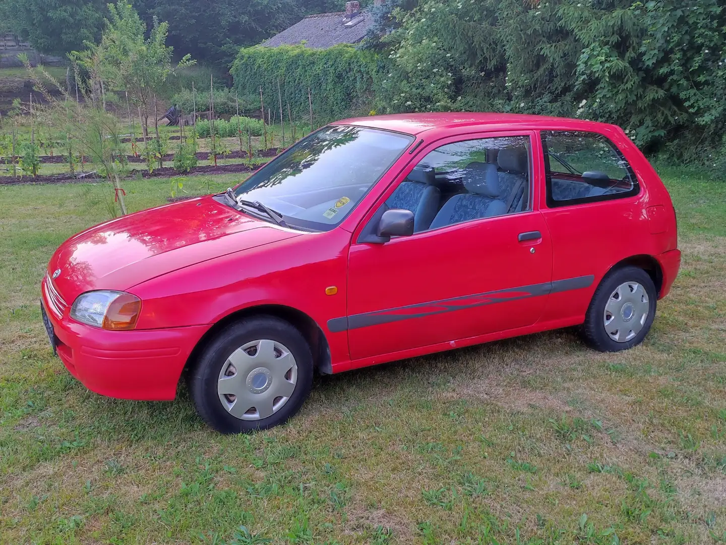 Toyota Starlet Starlet Rot - 1