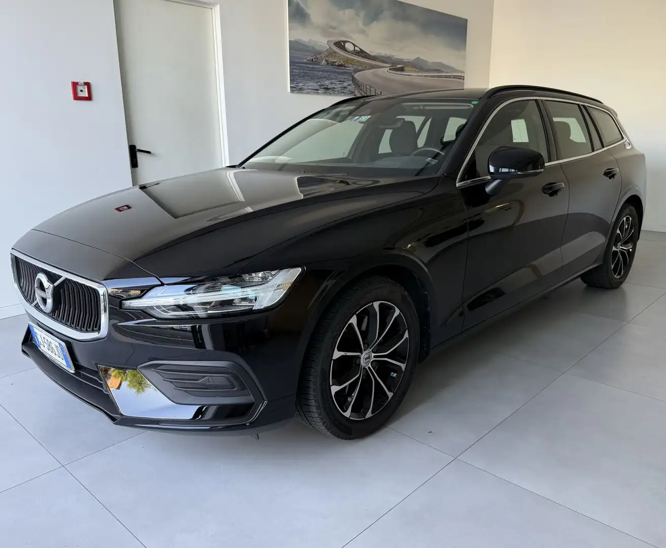 Volvo V60 B3 Geartronic Momentum Business Pro N1 Nero - 1