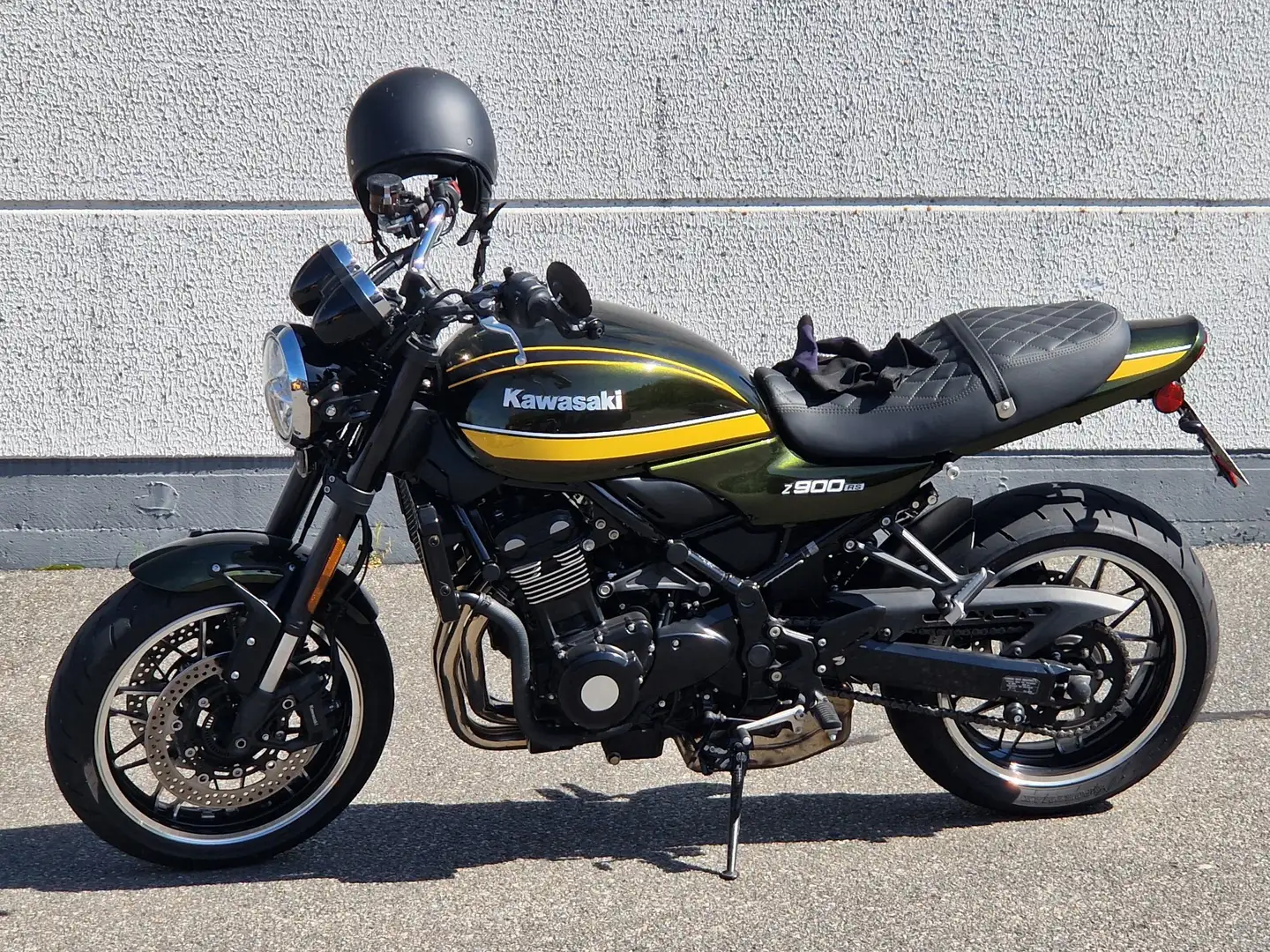 Kawasaki Z900RS Vert - 1