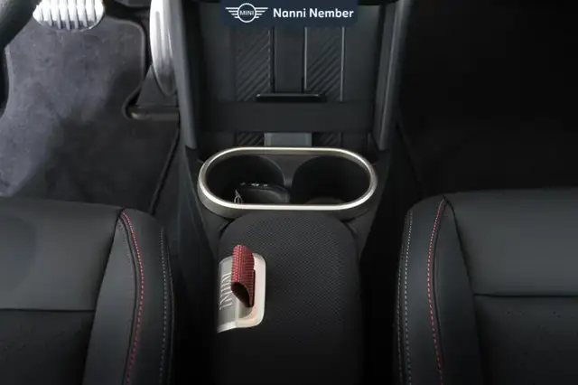 Mini Cooper view 13