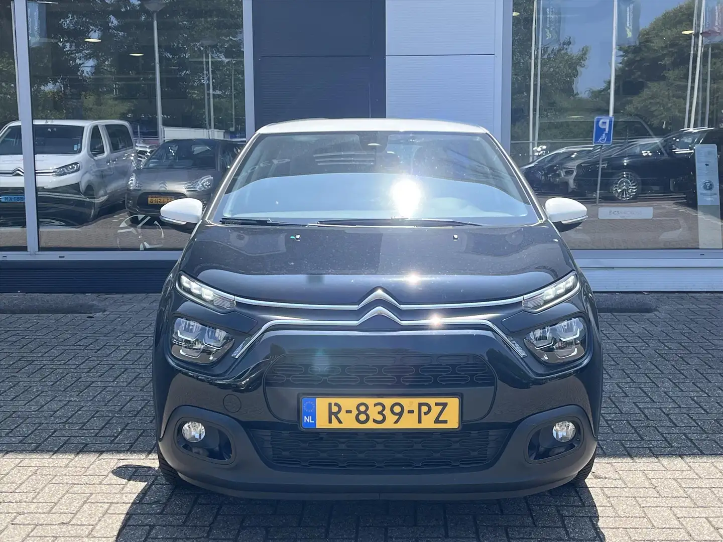 Citroen C3 1.2 PureTech 83pk FEEL Edition | Airconditioning | Zwart - 2