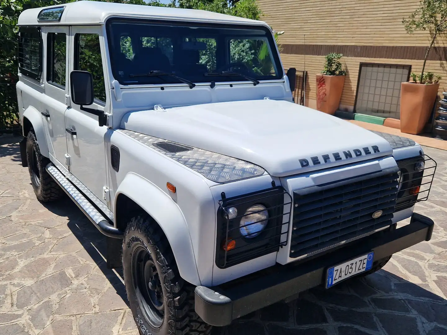 Land Rover Defender 110 "S" 2200CC  Perfetto Autovettura 7 Posti Bianco - 1