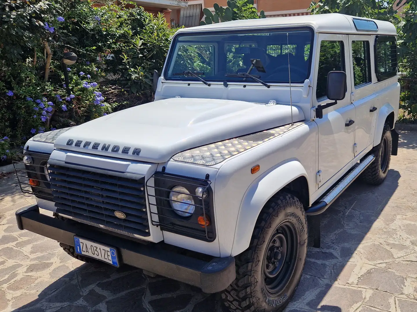Land Rover Defender 110 "S" 2200CC  Perfetto Autovettura 7 Posti Bianco - 2