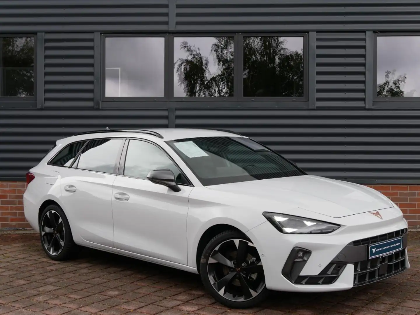 CUPRA Leon Sportstourer 1.5 eTSI 150 PS DSG ⚡Privatleasing⚡ Weiß - 1