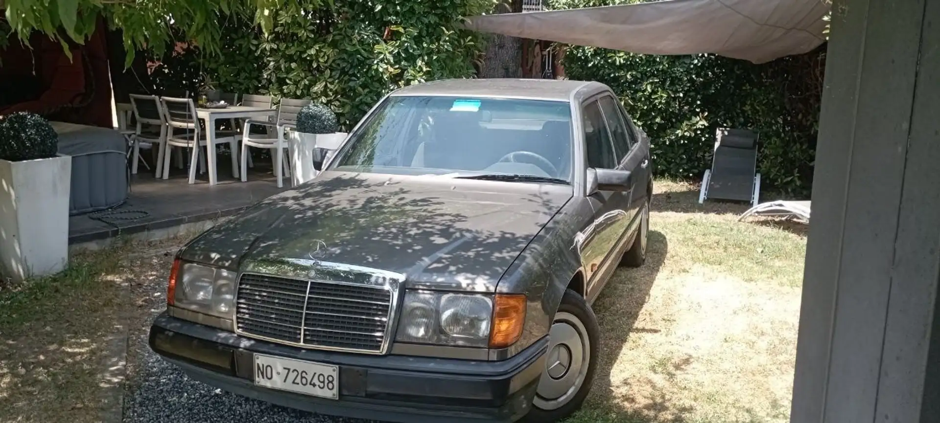 Mercedes-Benz 200 - 2