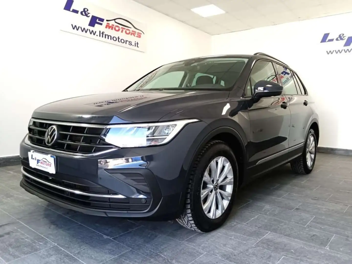 Volkswagen Tiguan 2.0 tdi Life 122cv Grijs - 2