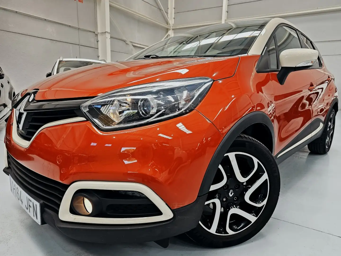 Renault Captur 1.5dCi Zen eco2 EDC 90 Naranja - 1