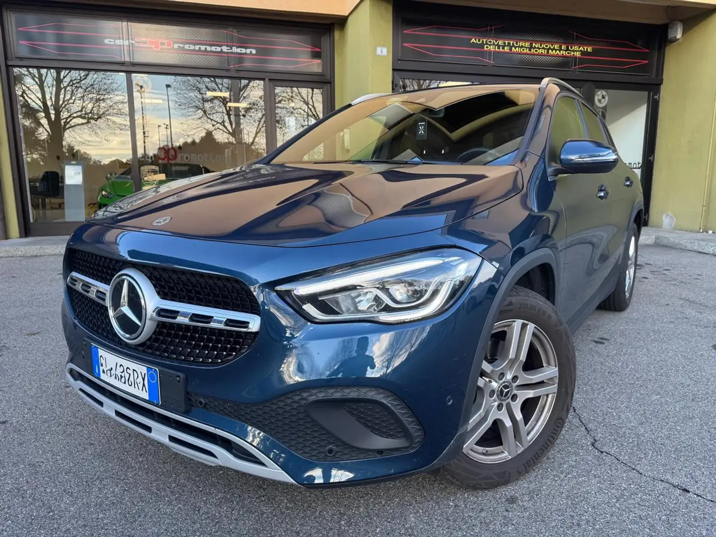 Mercedes-Benz GLA 200 d Automatic Premium Blu/Azzurro - 2
