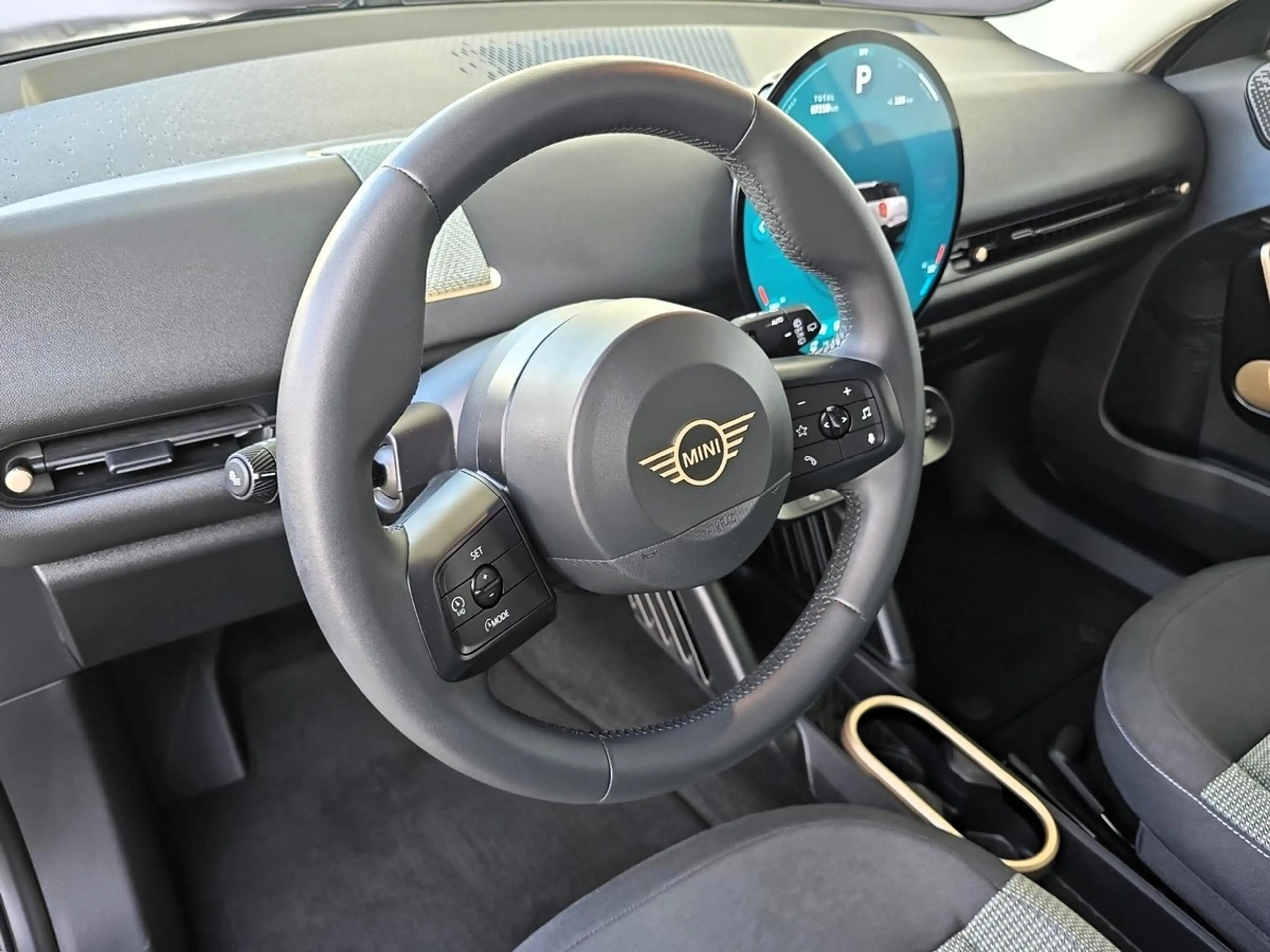 MINI Aceman E Essential Trim+LED+18Zoll+Shz+Navi+180 Grad Cam — photo 11