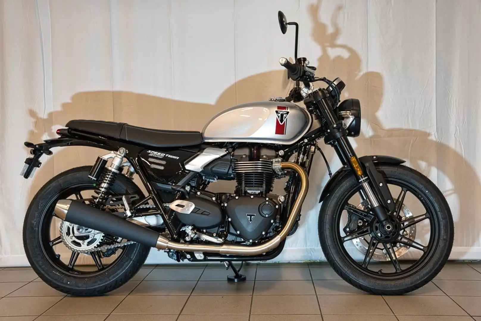 Triumph Speed Twin 900 Plateado - 2