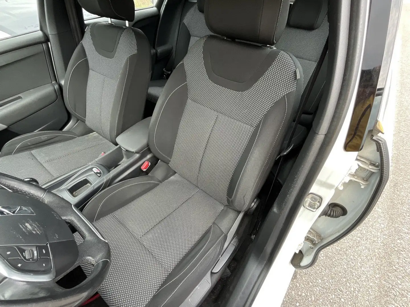 DS Automobiles DS 4 DS4 BlueHDi 120 S Bílá - 1